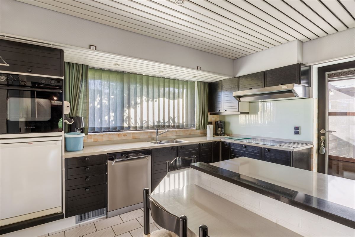 HEEL GOED ONDERHOUDEN WONING MET 3 SLAAPKAMERS UITERST RUSTIG GELEGEN OP EEN PERCEEL VAN 14A TE HEPPEN