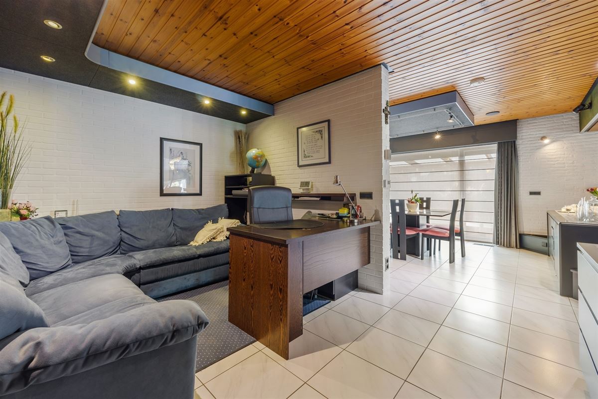 HEEL GOED ONDERHOUDEN WONING MET 3 SLAAPKAMERS UITERST RUSTIG GELEGEN OP EEN PERCEEL VAN 14A TE HEPPEN