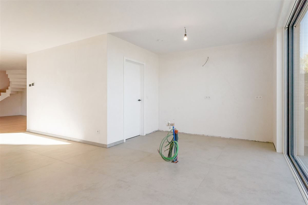 NIEUWBOUW OPEN BEBOUWING MET UITERST KWALITATIEVE EN ENERGETISCHE AFWERKING TE BERINGEN 6% BTW MOGELIJK