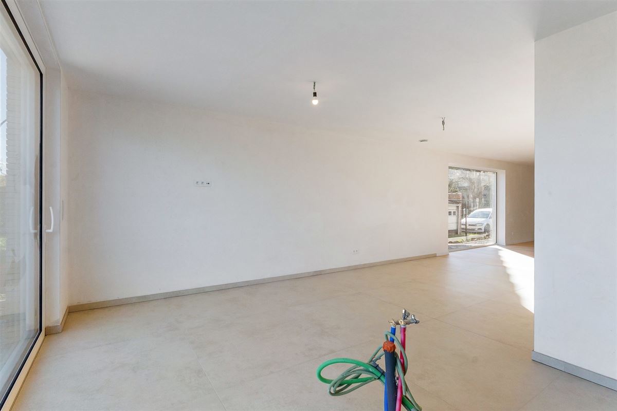 NIEUWBOUW OPEN BEBOUWING MET UITERST KWALITATIEVE EN ENERGETISCHE AFWERKING TE BERINGEN 6% BTW MOGELIJK