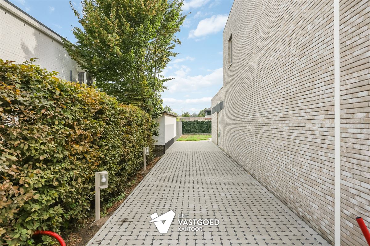 NIEUWBOUW OPEN BEBOUWING MET UITERST KWALITATIEVE EN ENERGETISCHE AFWERKING TE BERINGEN 6% BTW MOGELIJK