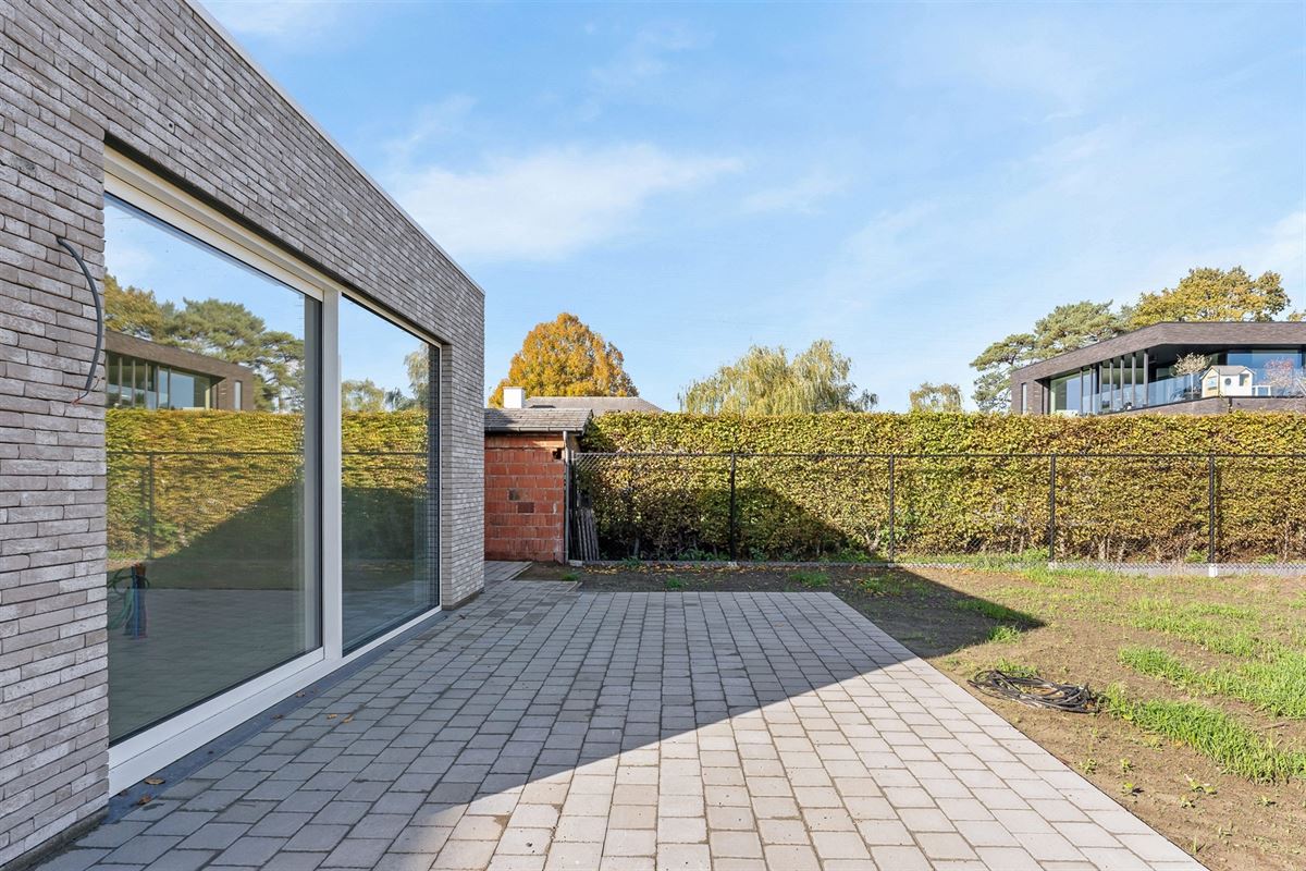 NIEUWBOUW OPEN BEBOUWING MET UITERST KWALITATIEVE EN ENERGETISCHE AFWERKING TE BERINGEN 6% BTW MOGELIJK