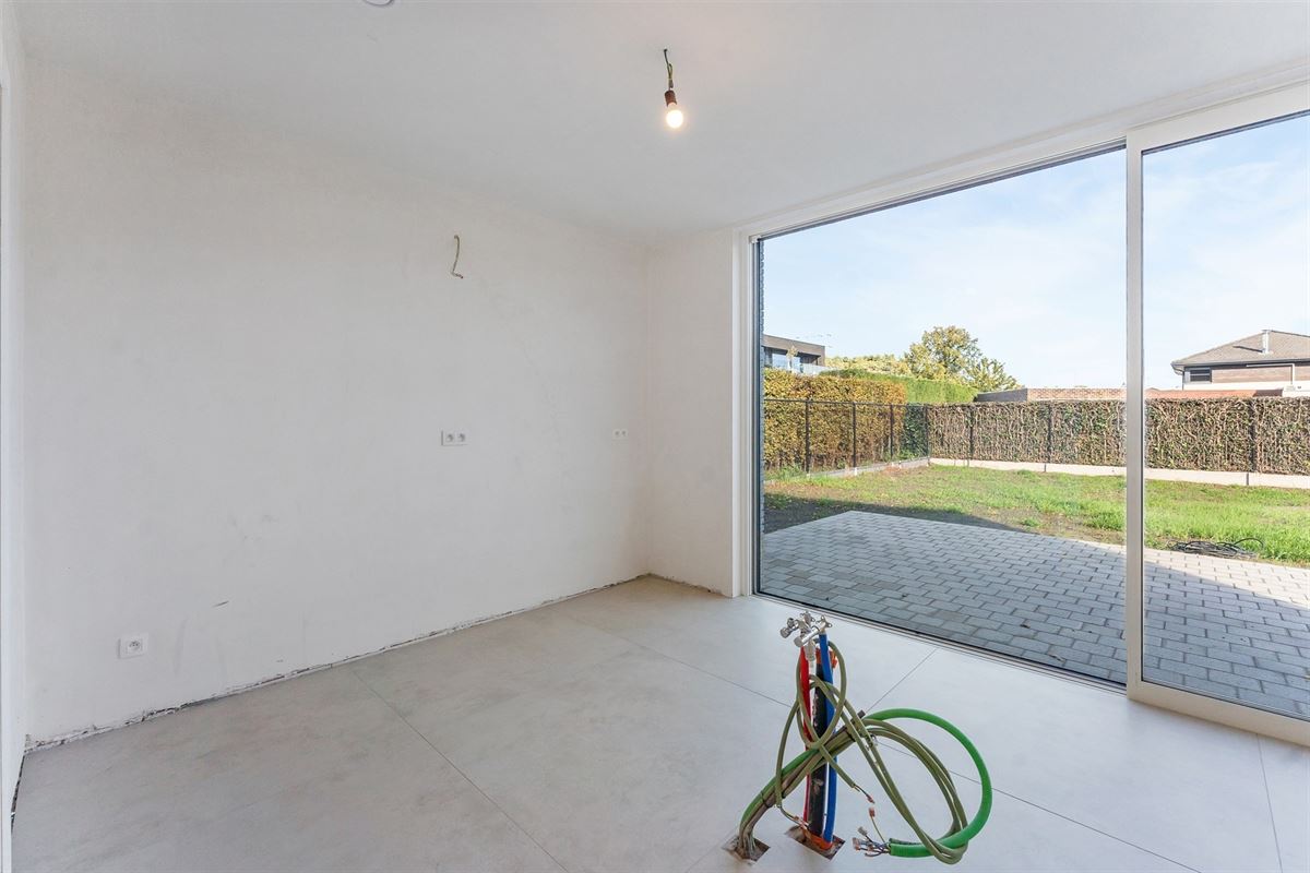 NIEUWBOUW OPEN BEBOUWING MET UITERST KWALITATIEVE EN ENERGETISCHE AFWERKING TE BERINGEN 6% BTW MOGELIJK