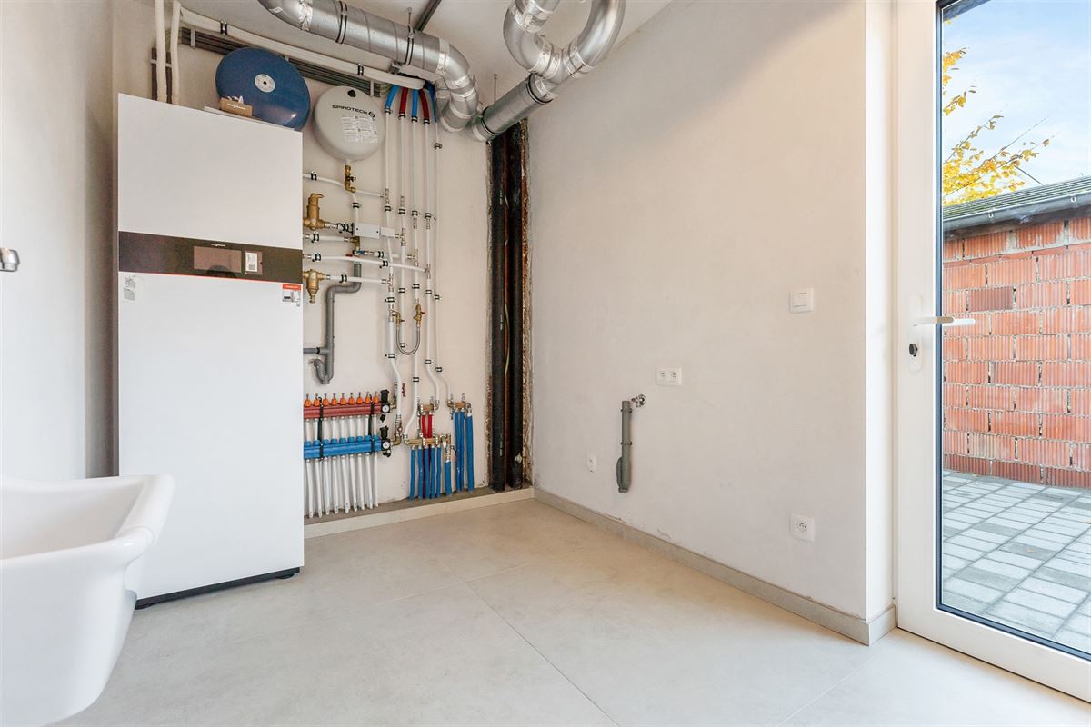 NIEUWBOUW OPEN BEBOUWING MET UITERST KWALITATIEVE EN ENERGETISCHE AFWERKING TE BERINGEN 6% BTW MOGELIJK