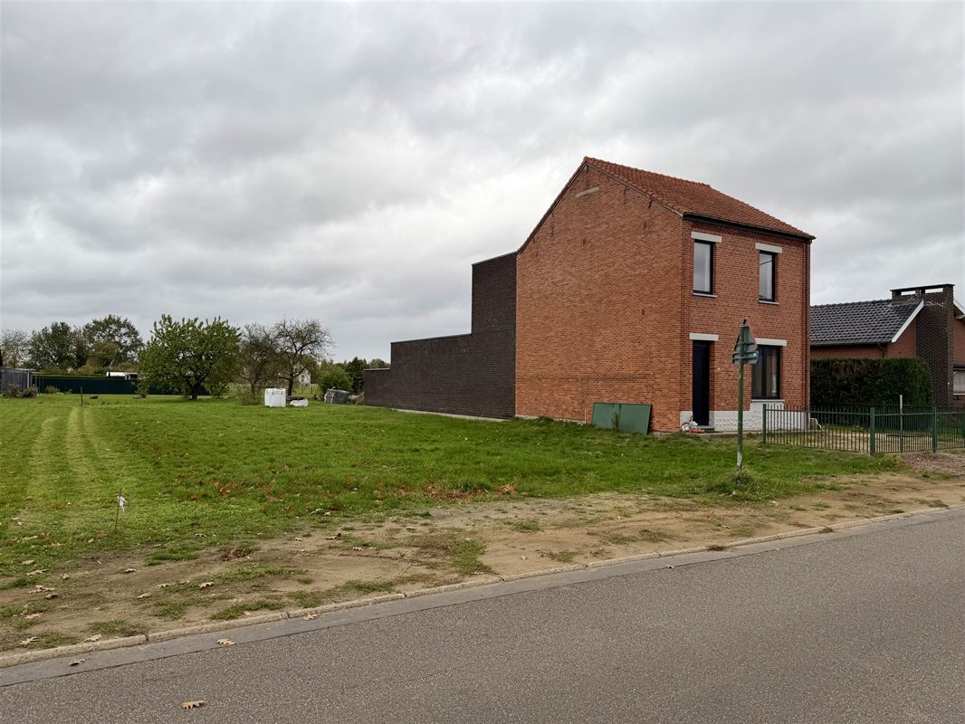 RUIM PERCEEL VOOR HALF OPEN BEBOUWING OP RUSTIGE LIGGING IN GENK