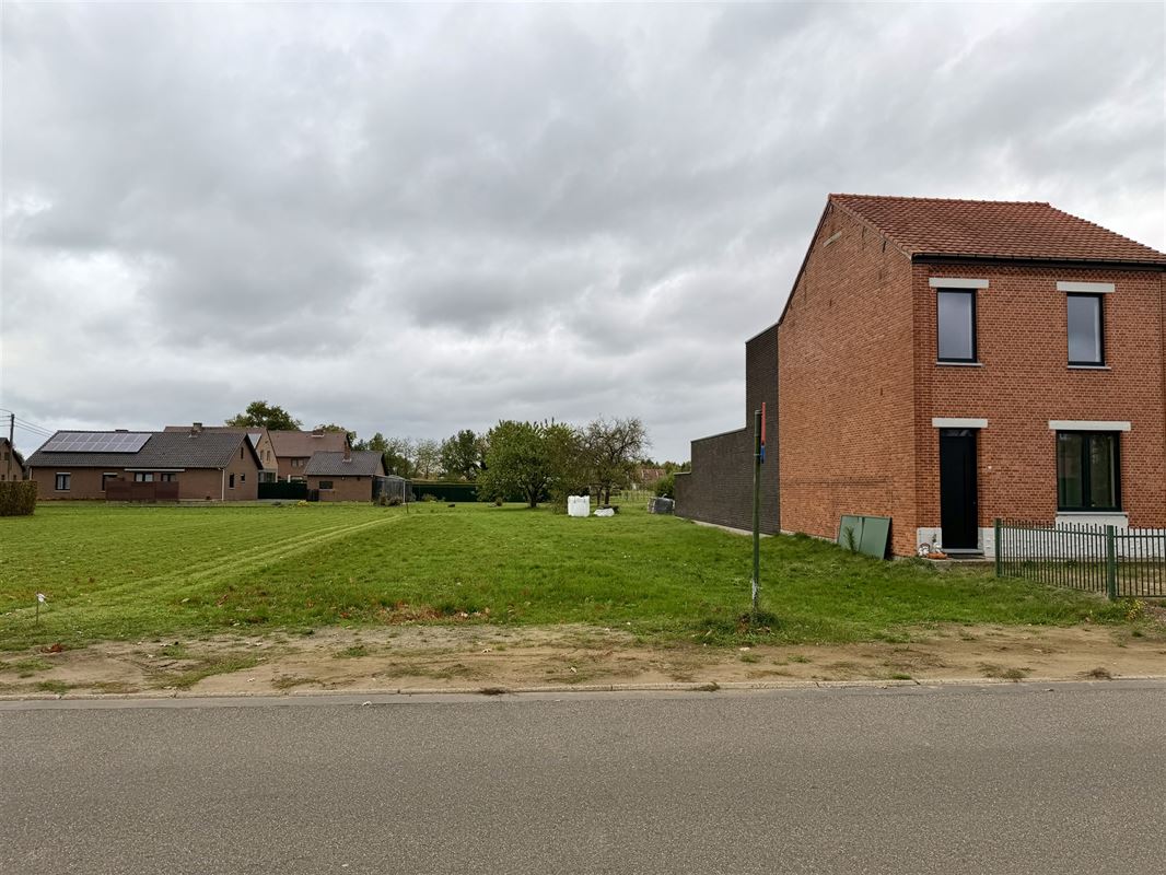 RUIM PERCEEL VOOR HALF OPEN BEBOUWING OP RUSTIGE LIGGING IN GENK