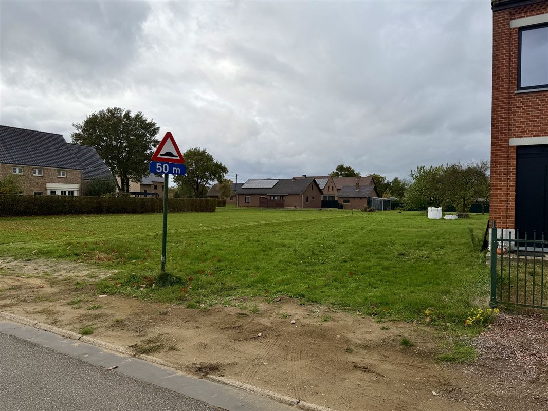 RUIM PERCEEL VOOR HALF OPEN BEBOUWING OP RUSTIGE LIGGING IN GENK