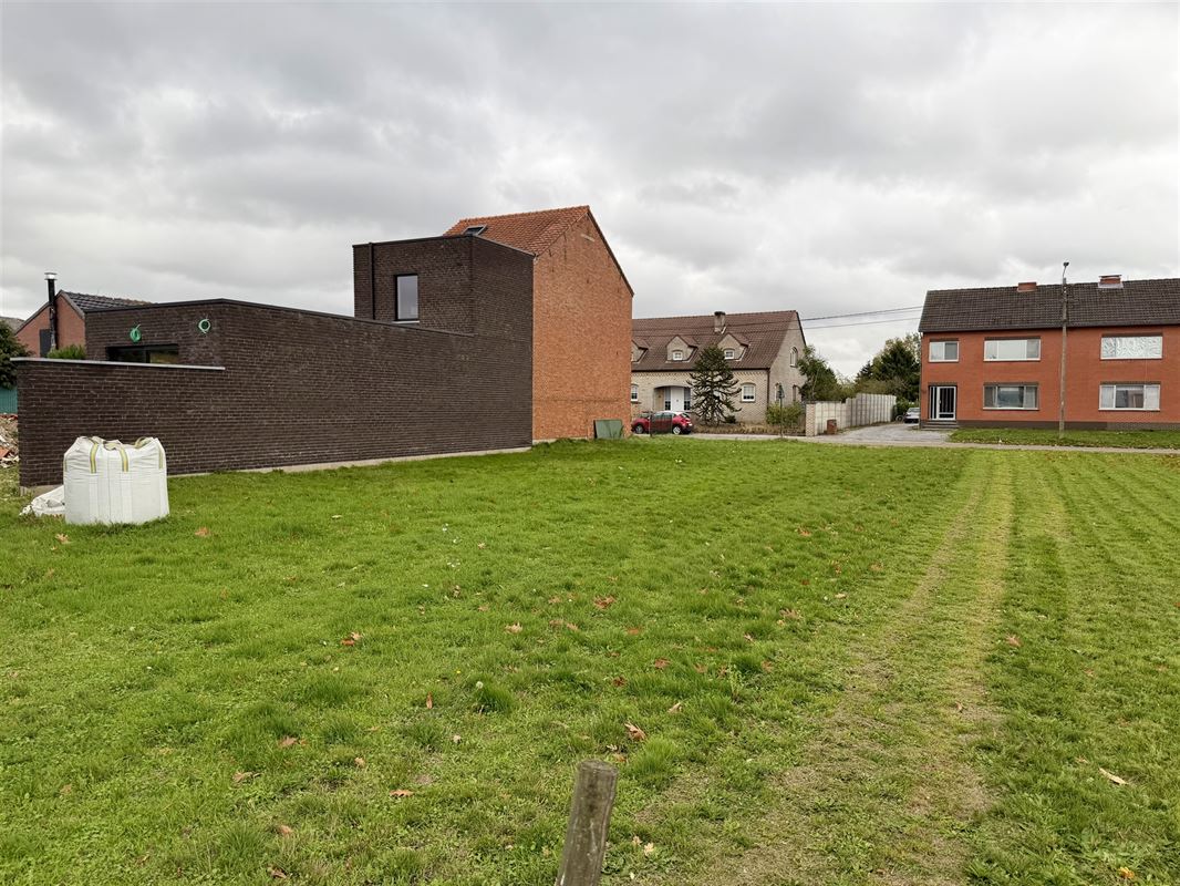 RUIM PERCEEL VOOR HALF OPEN BEBOUWING OP RUSTIGE LIGGING IN GENK