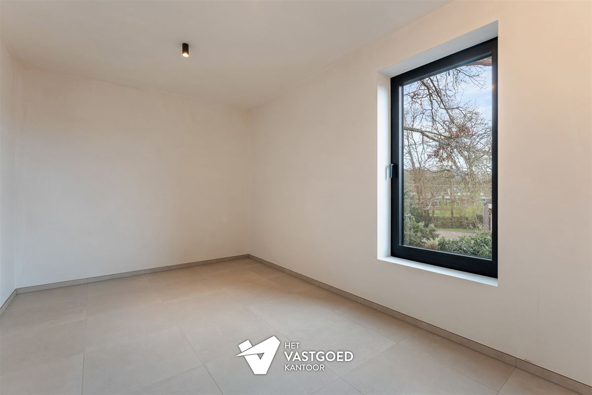 VOLLEDIG AFGEWERKTE NIEUWBOUWWONING OP CENTRALE LIGGING TE BERINGEN
