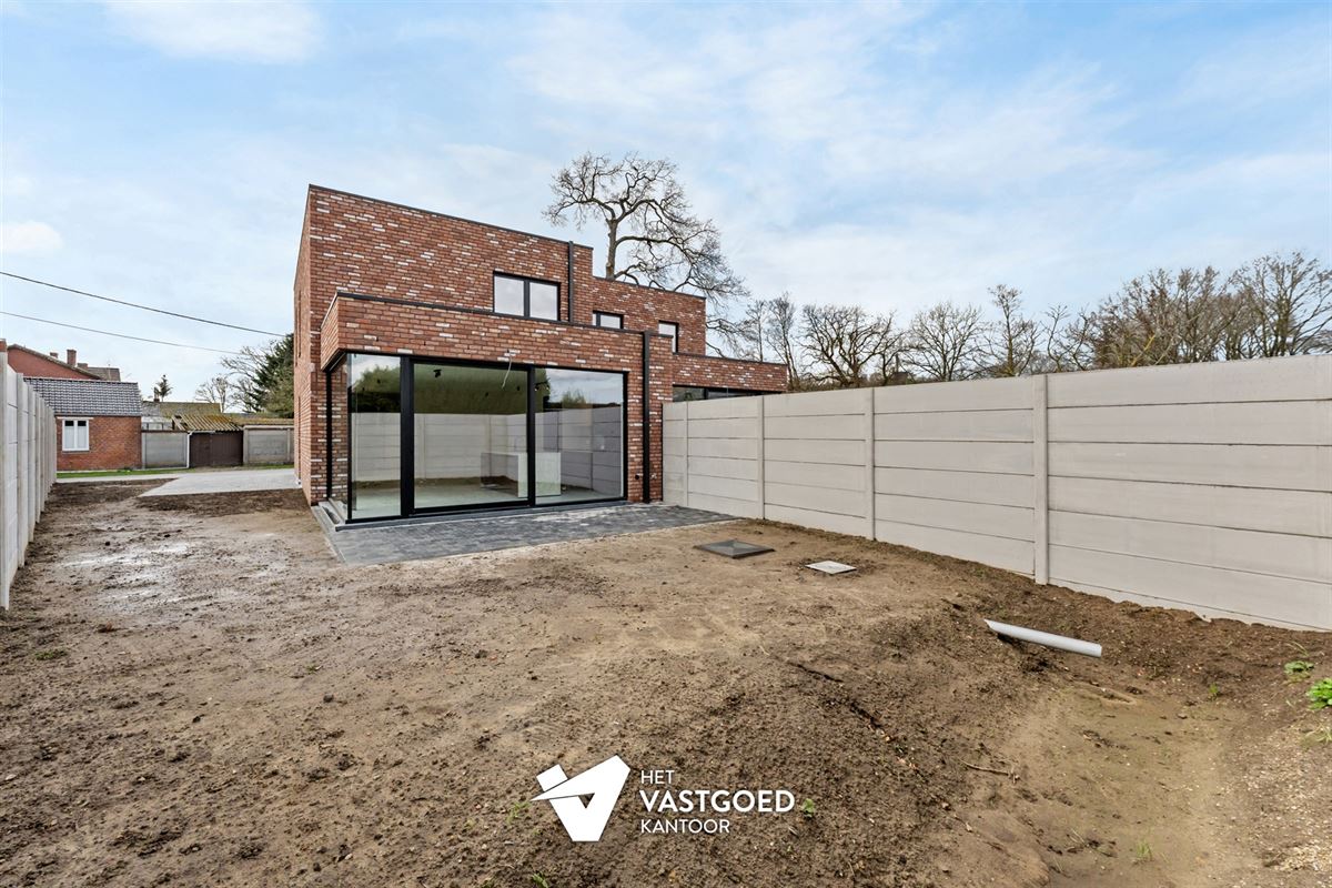 VOLLEDIG AFGEWERKTE NIEUWBOUWWONING OP CENTRALE LIGGING TE BERINGEN