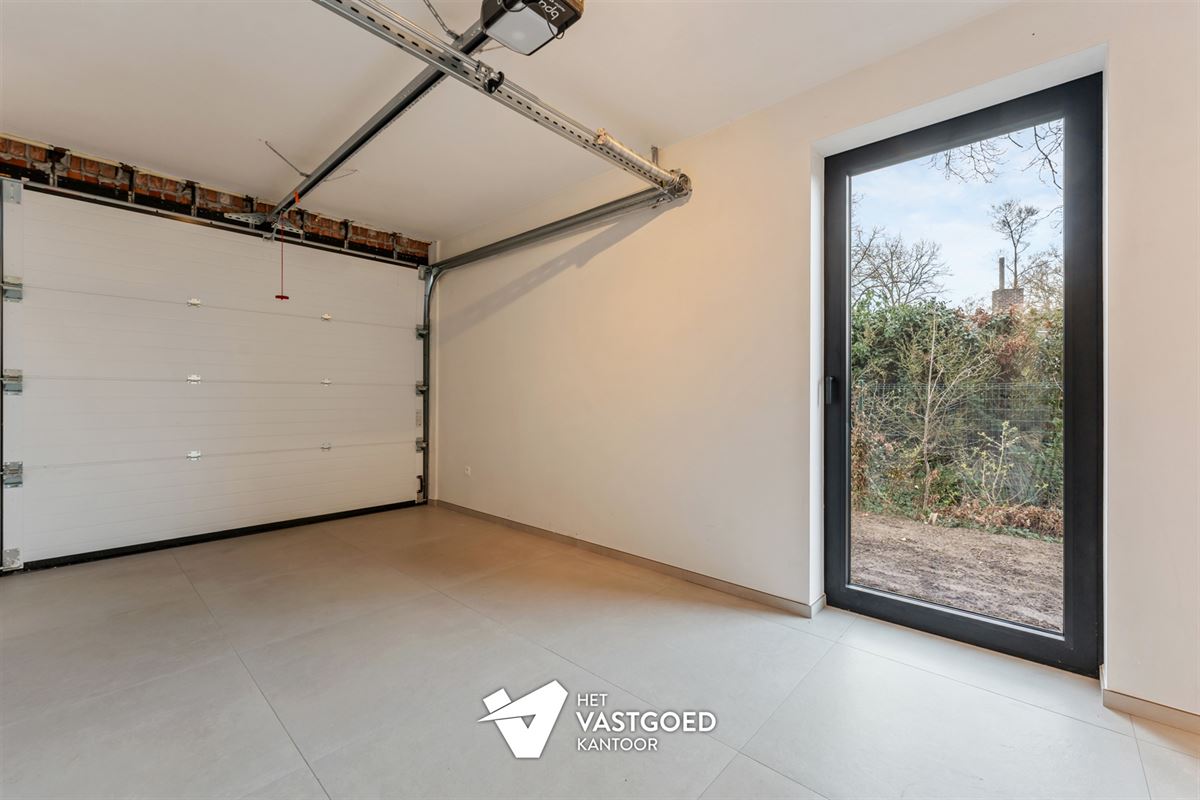 VOLLEDIG AFGEWERKTE NIEUWBOUWWONING OP CENTRALE LIGGING TE BERINGEN
