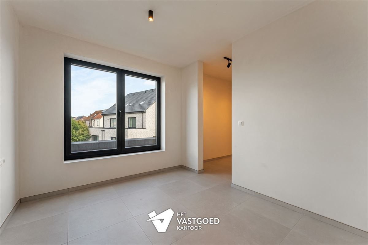 VOLLEDIG AFGEWERKTE NIEUWBOUWWONING OP CENTRALE LIGGING TE BERINGEN