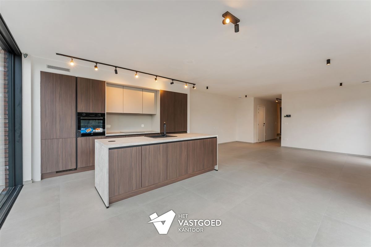 VOLLEDIG AFGEWERKTE NIEUWBOUWWONING OP CENTRALE LIGGING TE BERINGEN