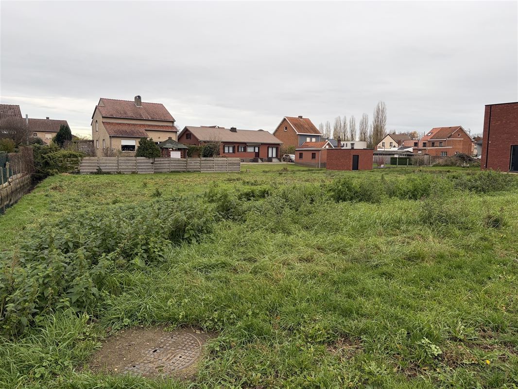 BOUWGROND OPEN BEBOUWING OP 7A35CA MET STRAATBREEDTE VAN 21,42 M TE DEURNE-DIEST