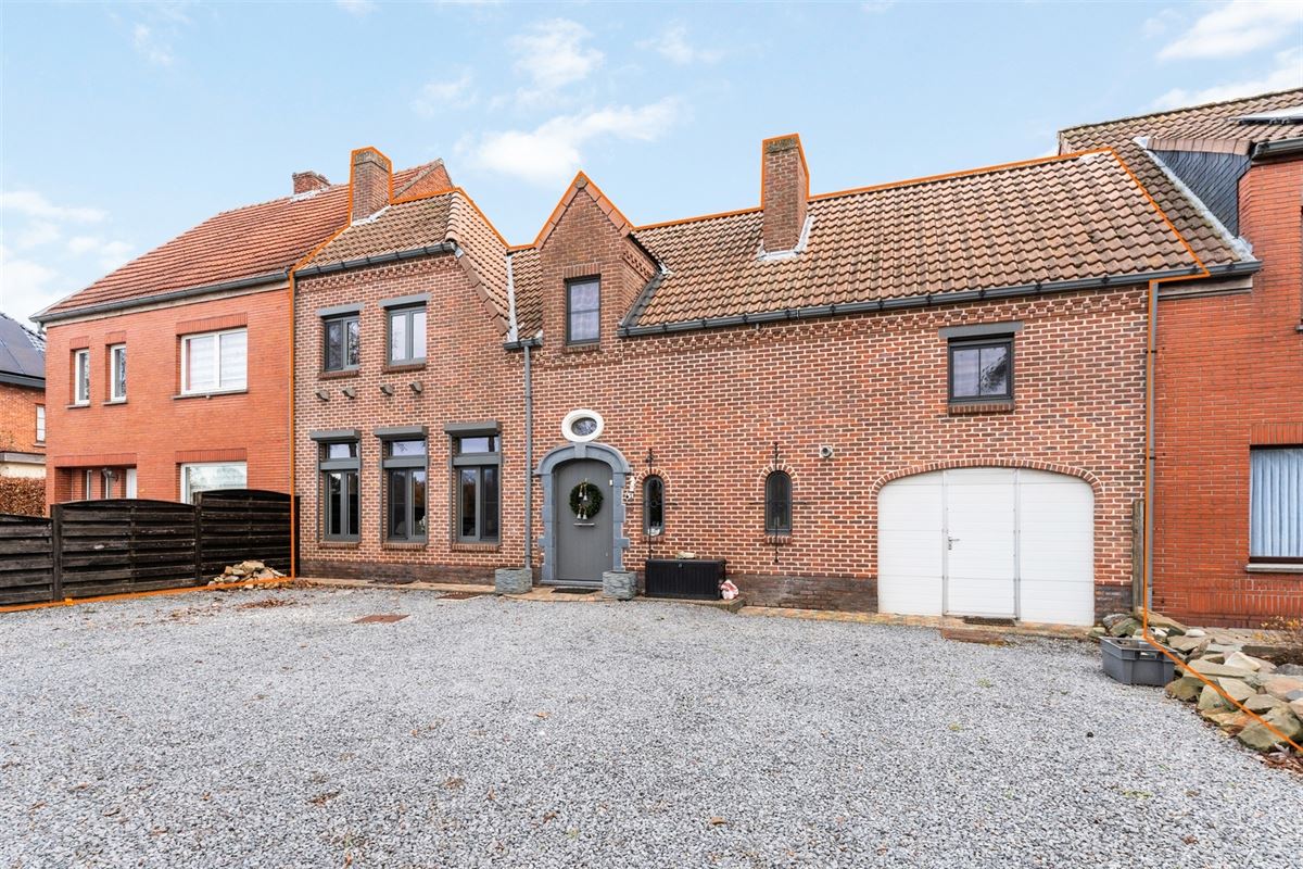 RUIME WONING MET 5 SLAAPKAMERS OP CENTRALE LIGGING VLAK BIJ BERINGEN CENTRUM