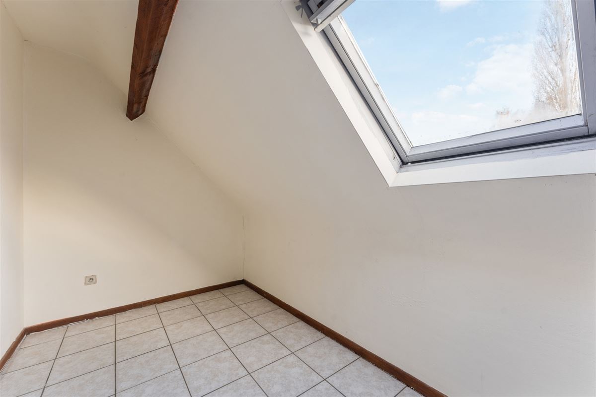 RUIME WONING MET 5 SLAAPKAMERS OP CENTRALE LIGGING VLAK BIJ BERINGEN CENTRUM