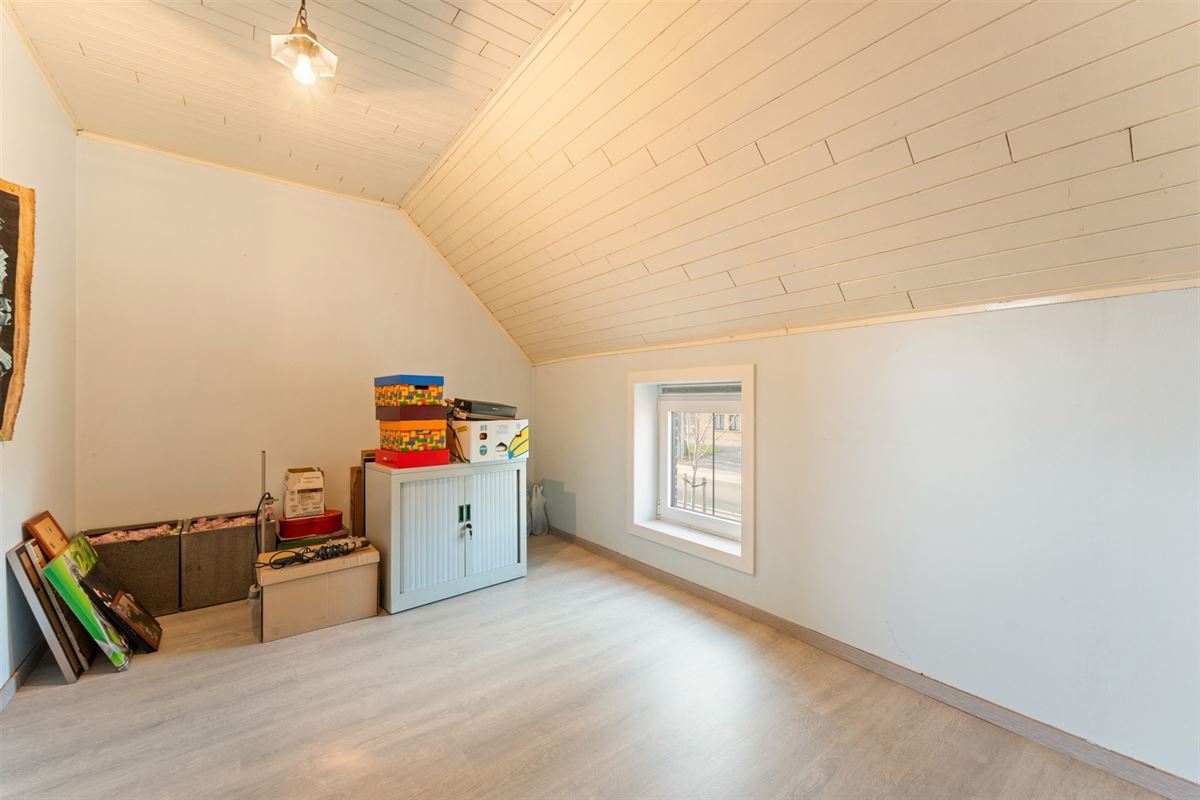 RUIME WONING MET 5 SLAAPKAMERS OP CENTRALE LIGGING VLAK BIJ BERINGEN CENTRUM