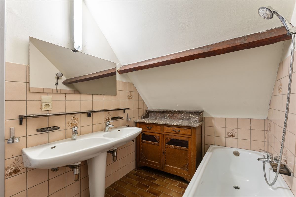 RUIME WONING MET 5 SLAAPKAMERS OP CENTRALE LIGGING VLAK BIJ BERINGEN CENTRUM