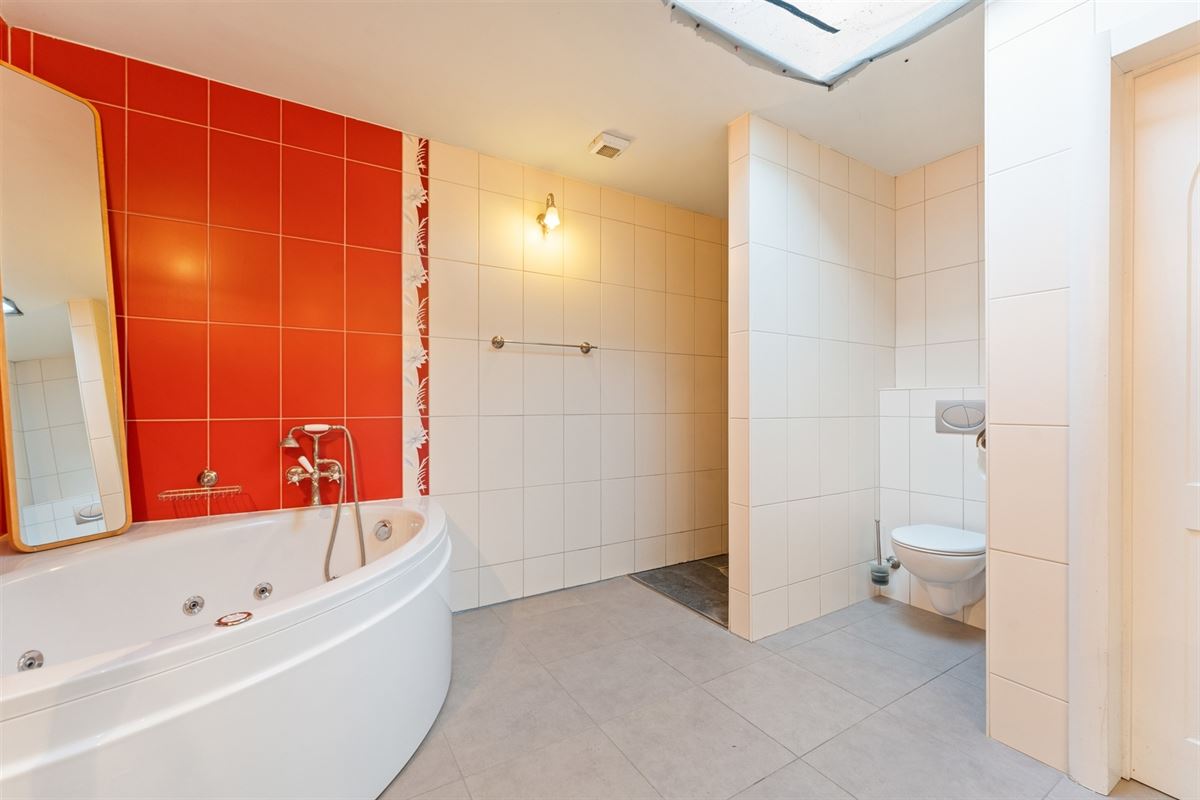 RUIME WONING MET 5 SLAAPKAMERS OP CENTRALE LIGGING VLAK BIJ BERINGEN CENTRUM