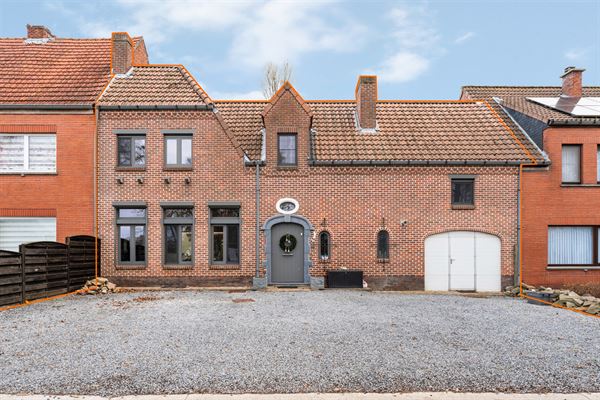 RUIME WONING MET 5 SLAAPKAMERS OP CENTRALE LIGGING VLAK BIJ BERINGEN CENTRUM