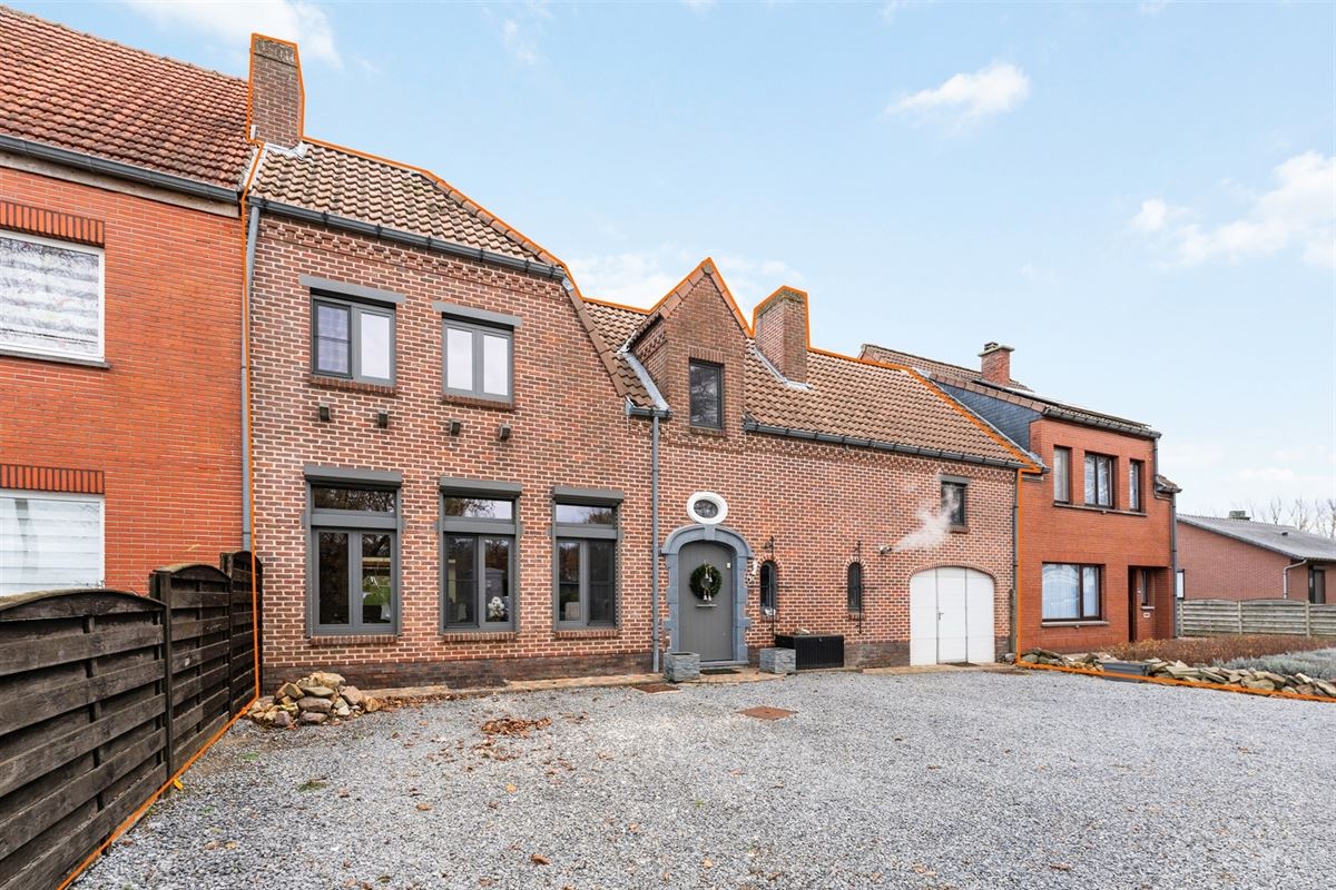 RUIME WONING MET 5 SLAAPKAMERS OP CENTRALE LIGGING VLAK BIJ BERINGEN CENTRUM
