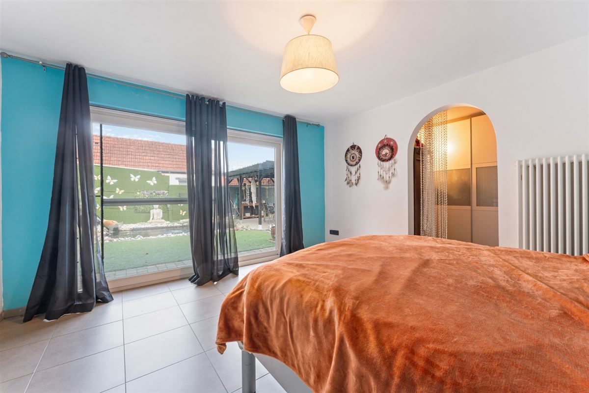 RUIME WONING MET 5 SLAAPKAMERS OP CENTRALE LIGGING VLAK BIJ BERINGEN CENTRUM