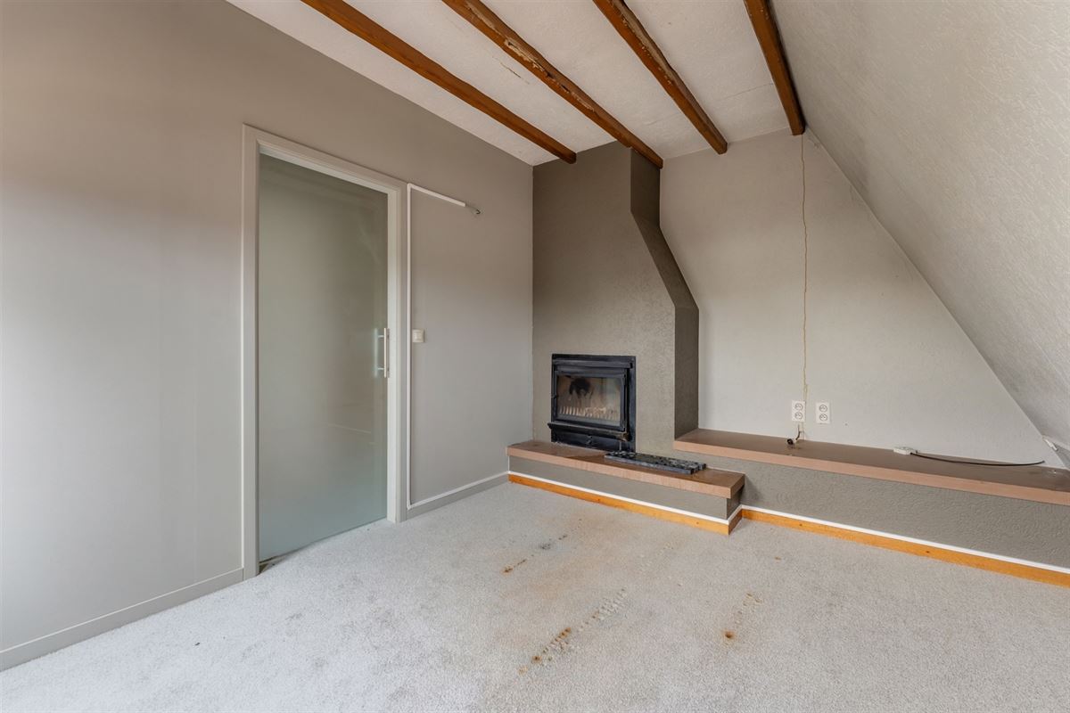 HANDELSPAND MET GOEDE VISIBILITEIT EN RUIME PARKING MET BOVENLIGGEND APPARTEMENT IN HEUSDEN-ZOLDER