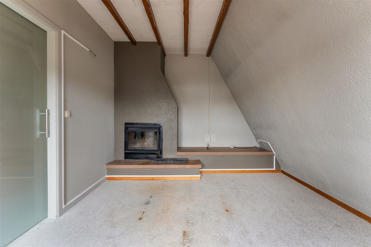 HANDELSPAND MET GOEDE VISIBILITEIT EN RUIME PARKING MET BOVENLIGGEND APPARTEMENT IN HEUSDEN-ZOLDER