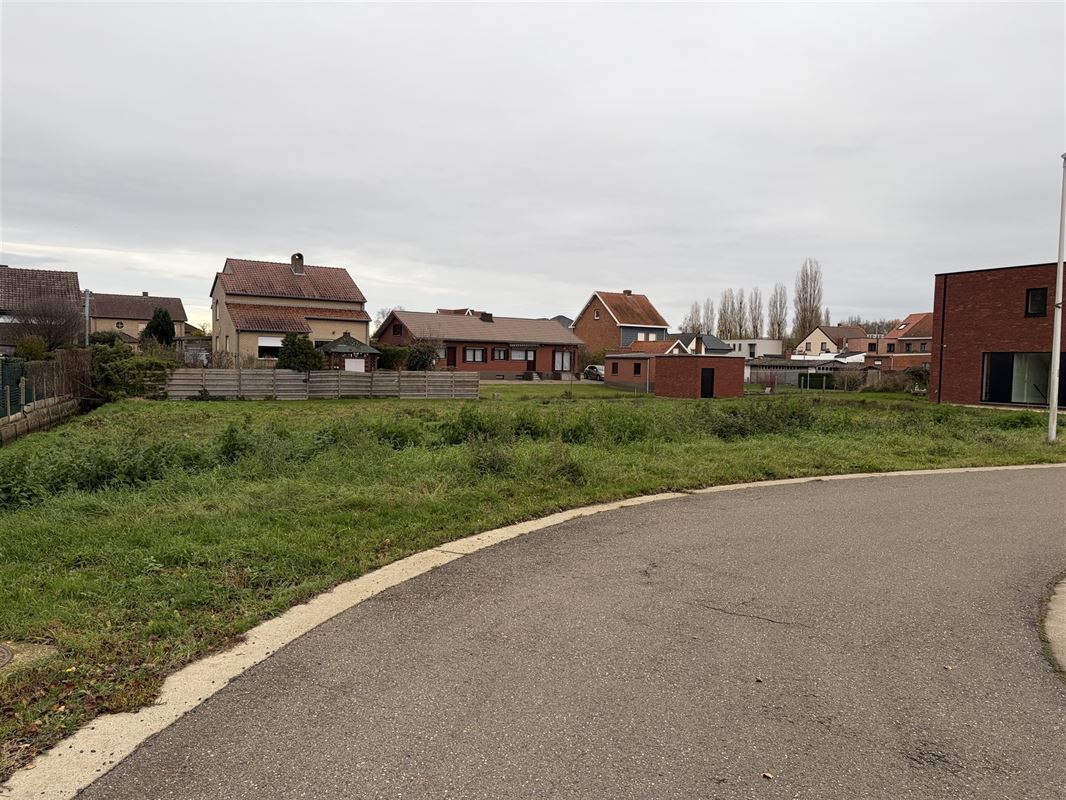 BOUWGROND OPEN BEBOUWING OP 7A35CA MET STRAATBREEDTE VAN 21,42 M TE DEURNE-DIEST