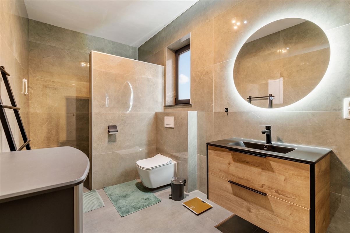 PERFECT ONDERHOUDEN GELIJKVLOERS APPARTEMENT MET 3 SLAAPKAMERS EN PRIVATE TUIN VAN 8A90CA TE KORSPEL