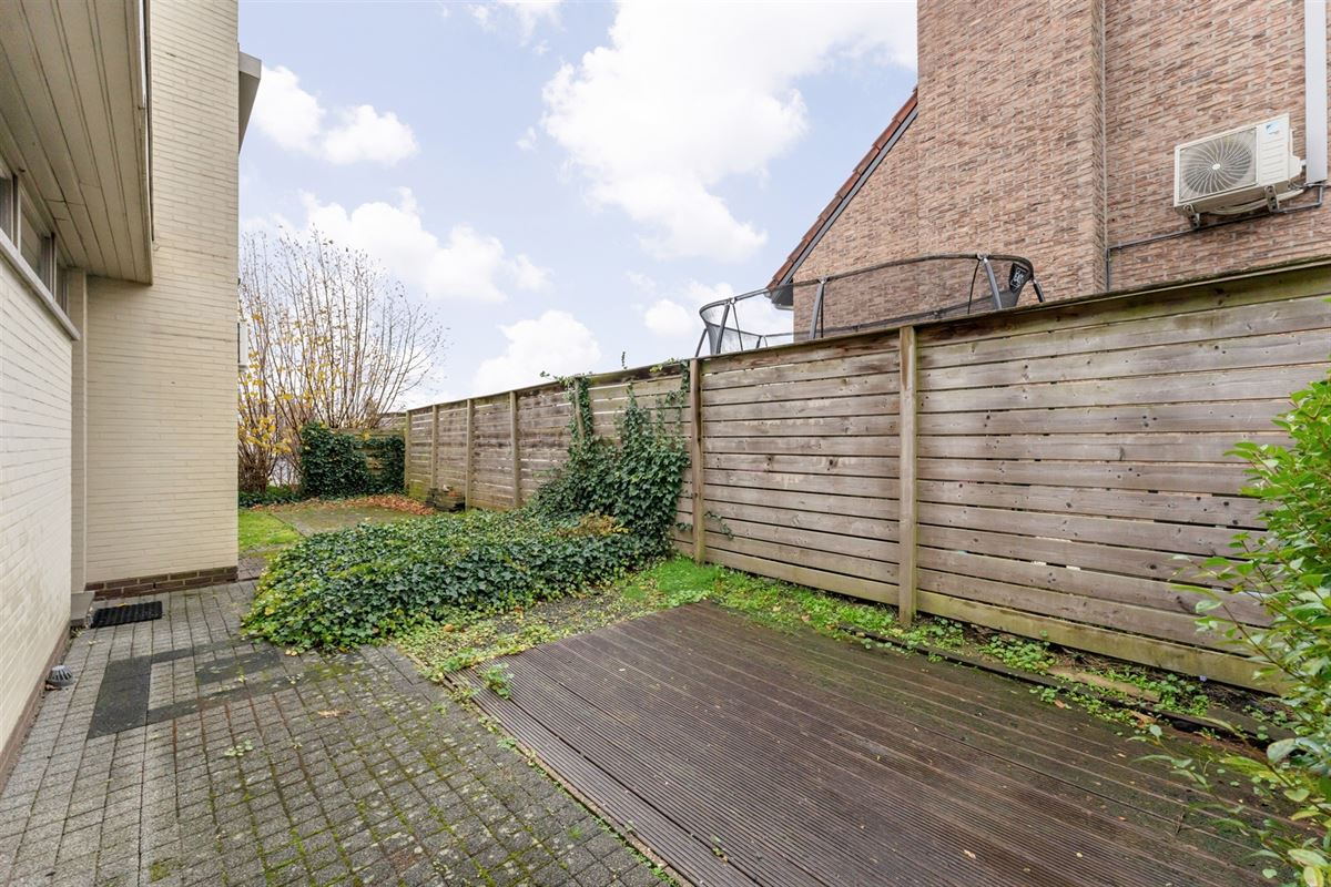 HANDELSPAND MET GOEDE VISIBILITEIT EN RUIME PARKING MET BOVENLIGGEND APPARTEMENT IN HEUSDEN-ZOLDER