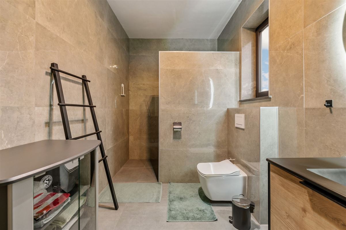PERFECT ONDERHOUDEN GELIJKVLOERS APPARTEMENT MET 3 SLAAPKAMERS EN PRIVATE TUIN VAN 8A90CA TE KORSPEL