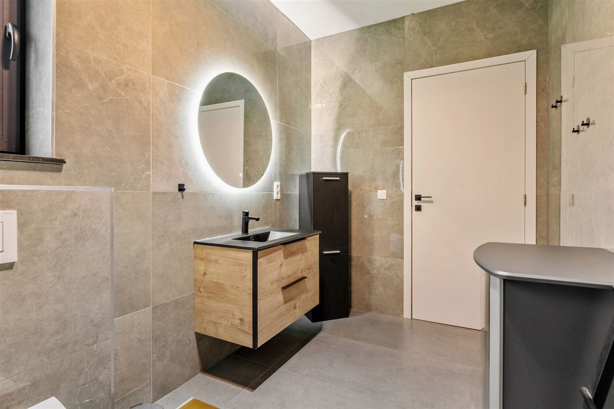 PERFECT ONDERHOUDEN GELIJKVLOERS APPARTEMENT MET 3 SLAAPKAMERS EN PRIVATE TUIN VAN 8A90CA TE KORSPEL