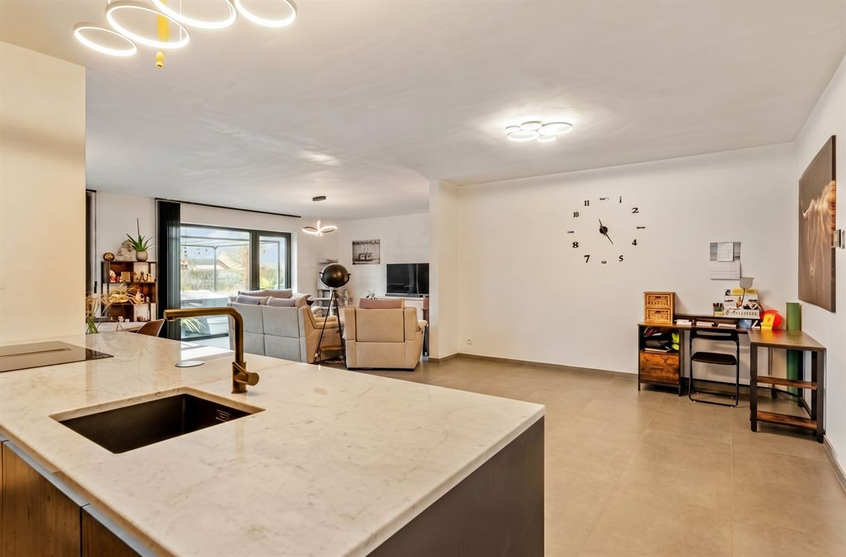 PERFECT ONDERHOUDEN GELIJKVLOERS APPARTEMENT MET 3 SLAAPKAMERS EN PRIVATE TUIN VAN 8A90CA TE KORSPEL