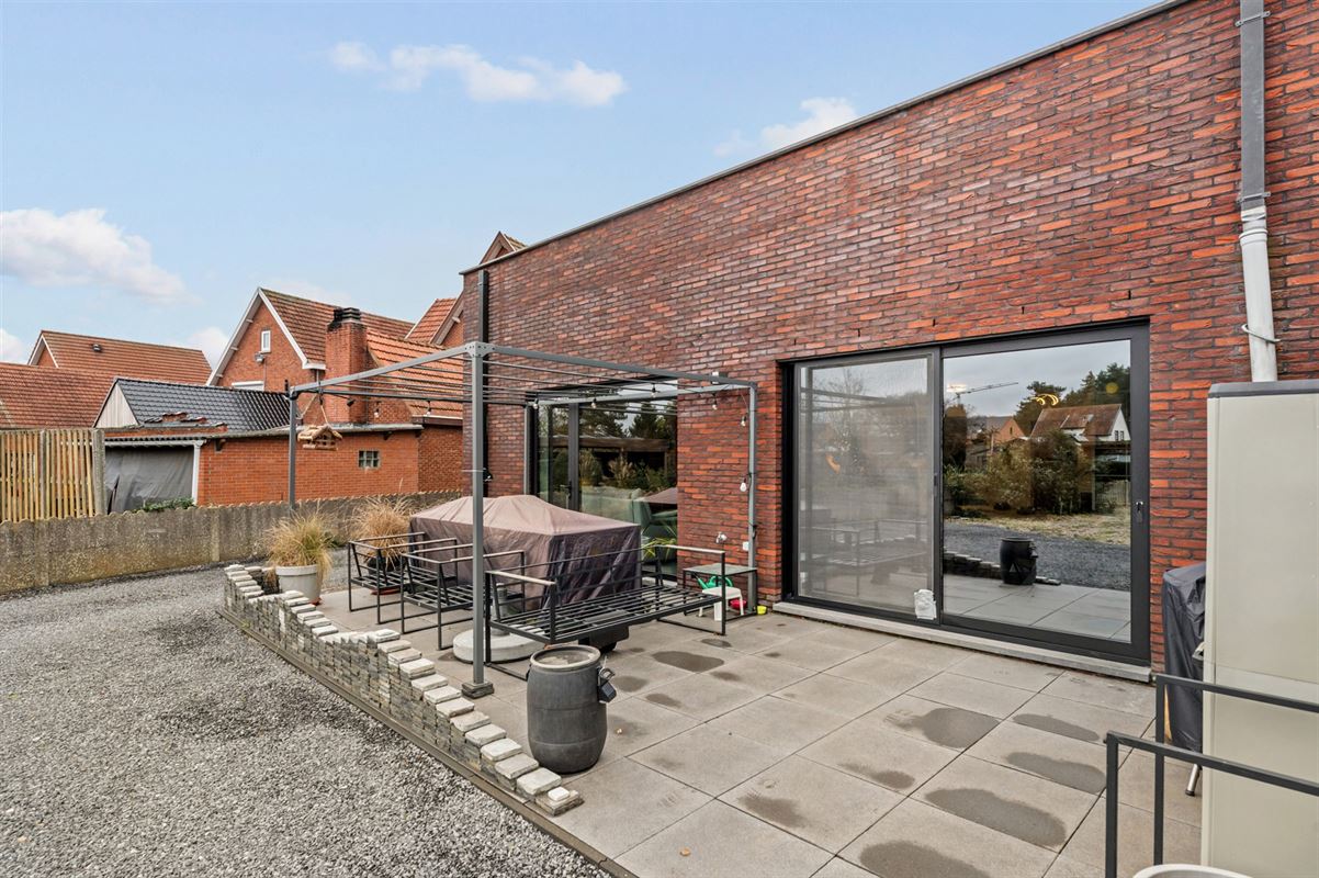PERFECT ONDERHOUDEN GELIJKVLOERS APPARTEMENT MET 3 SLAAPKAMERS EN PRIVATE TUIN VAN 8A90CA TE KORSPEL