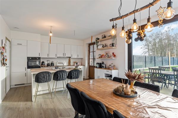 ENERGIEZUINIGE NIEUWBOUWWONING (E21) OP PERCEEL VAN 6A63CA IN GROENE DOCH CENTRALE OMGEVING