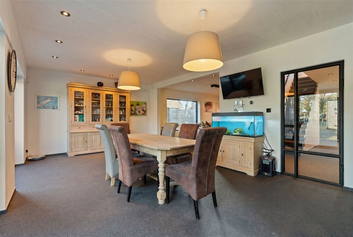 MODERNE EN RECENT GEBOUWDE WONING MET 5 SLAAPKAMERS OP EEN RUIM PERCEEL VAN 13A46CA TE PAAL