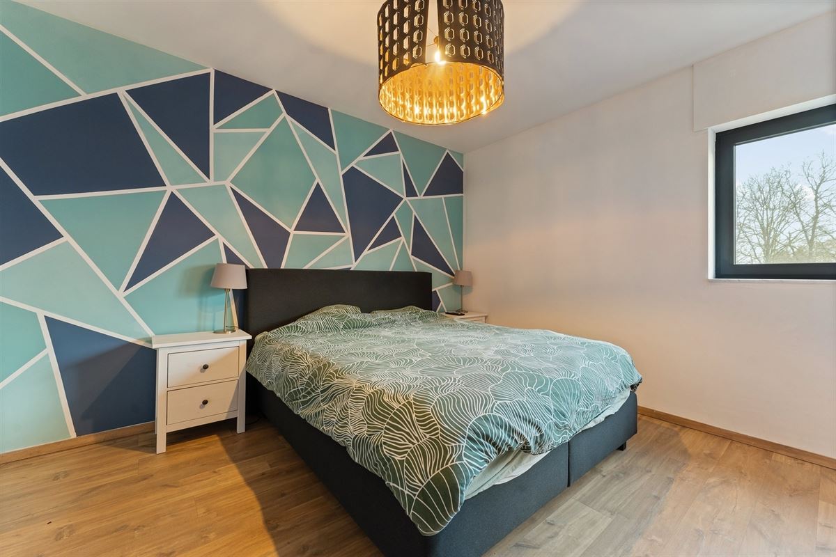 MODERNE EN RECENT GEBOUWDE WONING MET 5 SLAAPKAMERS OP EEN RUIM PERCEEL VAN 13A46CA TE PAAL