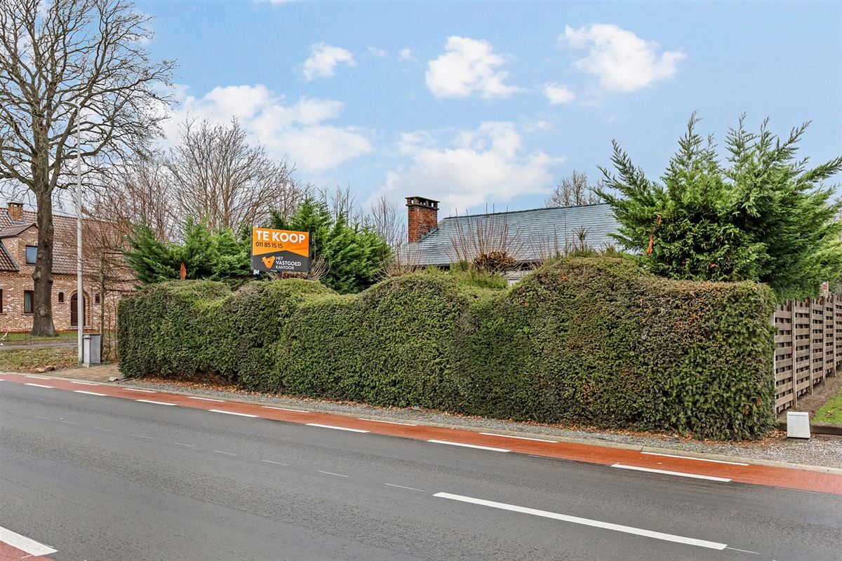 RUIME WONING MET 5 SLAAPKAMERS GELEGEN OP EEN PERCEEL VAN 10A68CA TE HEUSDEN-ZOLDER