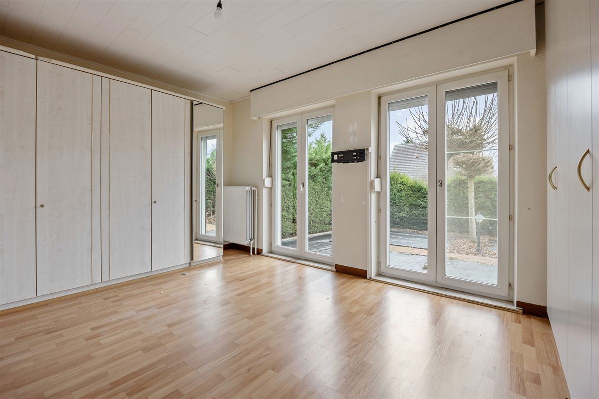 RUIME WONING MET 5 SLAAPKAMERS GELEGEN OP EEN PERCEEL VAN 10A68CA TE HEUSDEN-ZOLDER