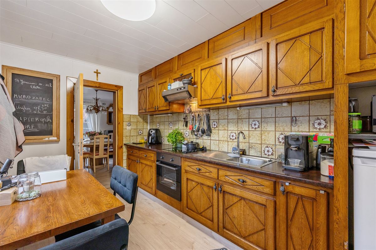 RUIME WONING MET 5 SLAAPKAMERS GELEGEN OP EEN PERCEEL VAN 10A68CA TE HEUSDEN-ZOLDER