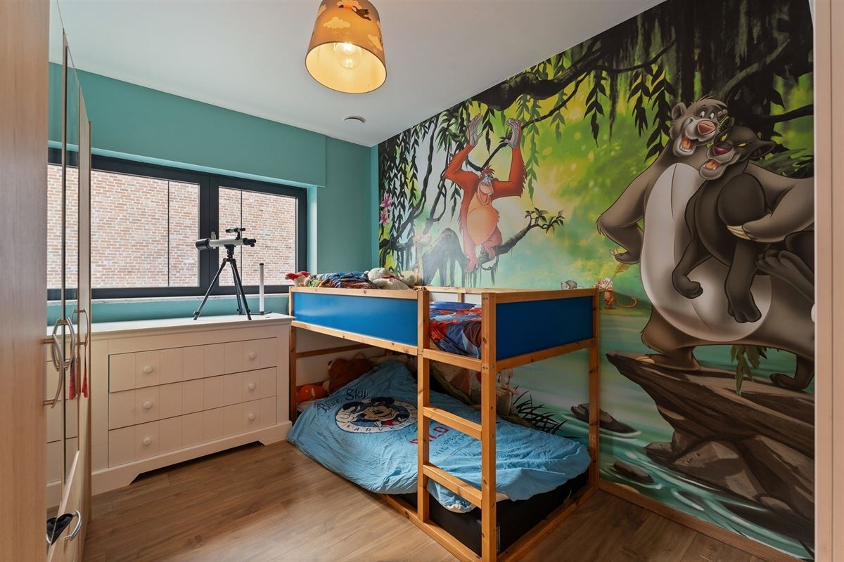 MODERNE EN RECENT GEBOUWDE WONING MET 5 SLAAPKAMERS OP EEN RUIM PERCEEL VAN 13A46CA TE PAAL