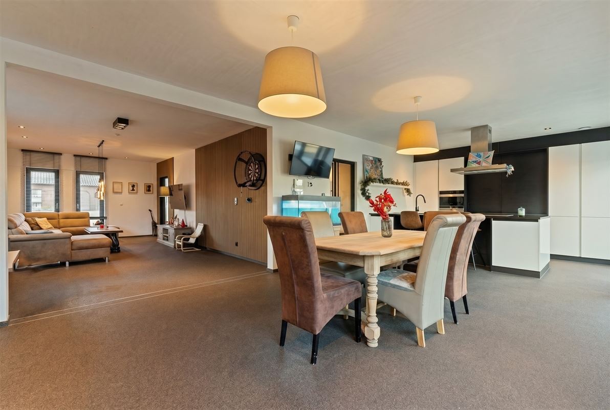 MODERNE EN RECENT GEBOUWDE WONING MET 5 SLAAPKAMERS OP EEN RUIM PERCEEL VAN 13A46CA TE PAAL
