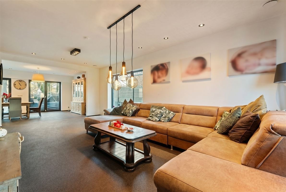 MODERNE EN RECENT GEBOUWDE WONING MET 5 SLAAPKAMERS OP EEN RUIM PERCEEL VAN 13A46CA TE PAAL