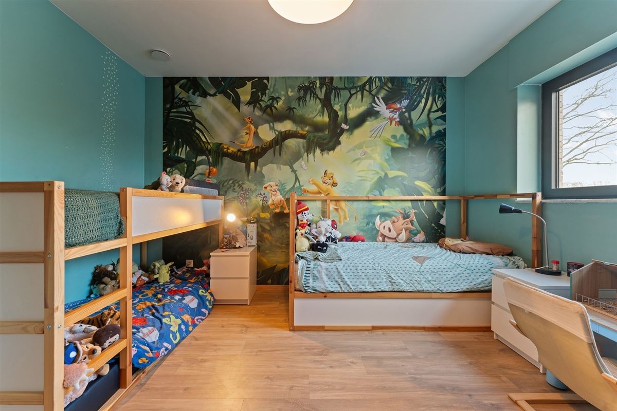 MODERNE EN RECENT GEBOUWDE WONING MET 5 SLAAPKAMERS OP EEN RUIM PERCEEL VAN 13A46CA TE PAAL