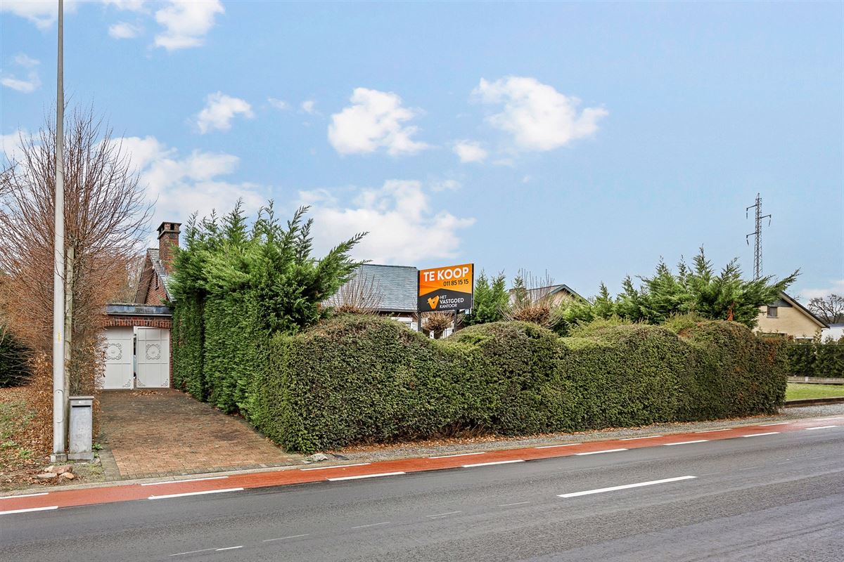 RUIME WONING MET 5 SLAAPKAMERS GELEGEN OP EEN PERCEEL VAN 10A68CA TE HEUSDEN-ZOLDER