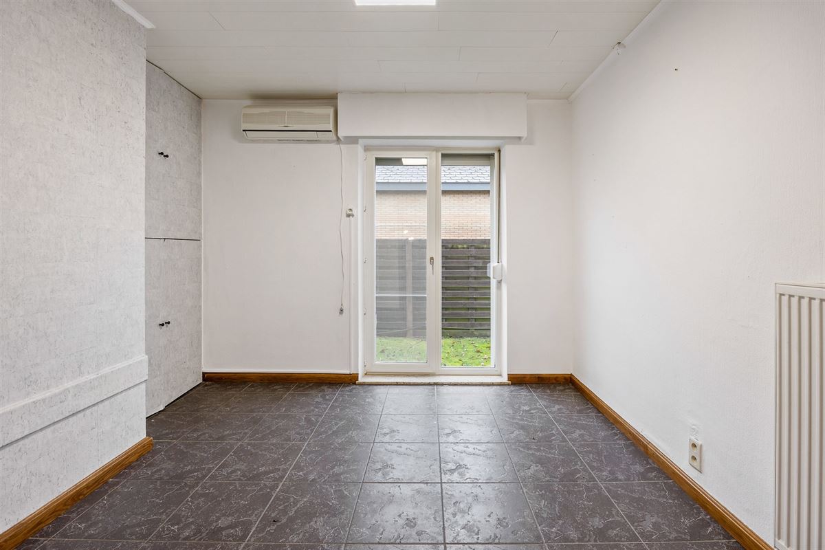 RUIME WONING MET 5 SLAAPKAMERS GELEGEN OP EEN PERCEEL VAN 10A68CA TE HEUSDEN-ZOLDER