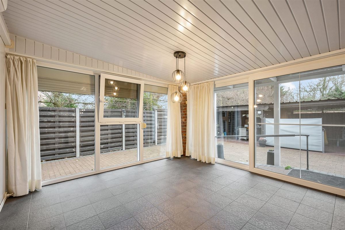 RUIME WONING MET 5 SLAAPKAMERS GELEGEN OP EEN PERCEEL VAN 10A68CA TE HEUSDEN-ZOLDER