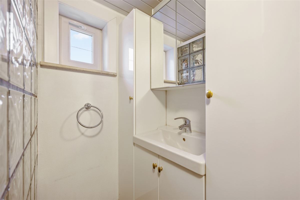 RUIME WONING MET 5 SLAAPKAMERS GELEGEN OP EEN PERCEEL VAN 10A68CA TE HEUSDEN-ZOLDER