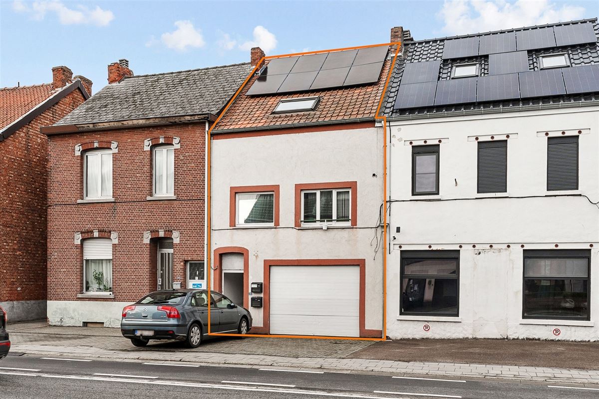 TE RENOVEREN WONING MET BOVENLIGGEND APPARTEMENT GELEGEN TE HEPPEN